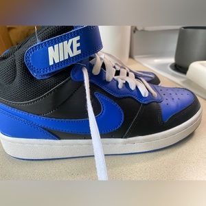 Nike Court Borough Mid 2
Big Kids' Shoes